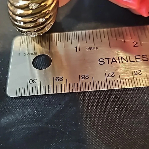 Grace Kelly Collection Trumpet Ribbed Bangle bracelet - Picture 4 of 5